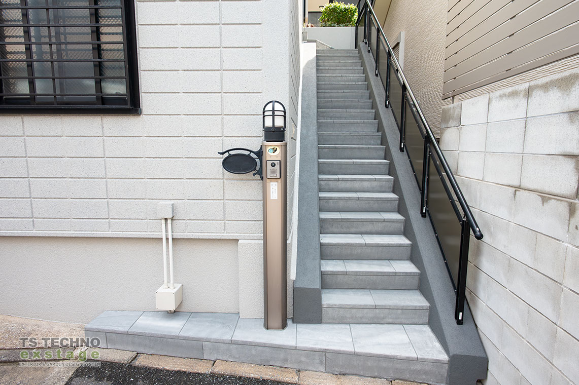 ローラーストーン 階段施工