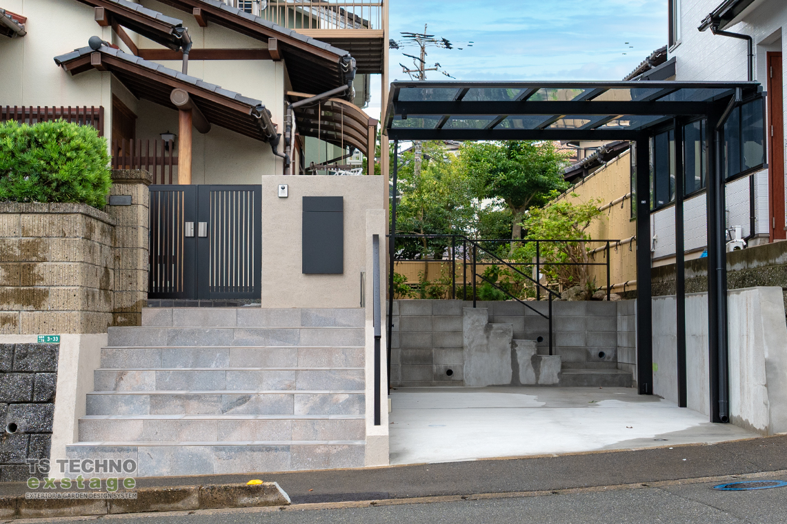 明るく開放的な玄関＆車庫周り